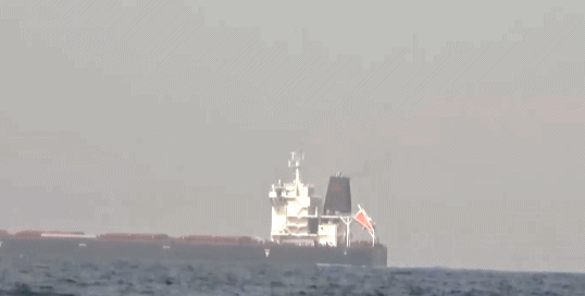 也门胡塞武装公布在红海击沉货轮的视频